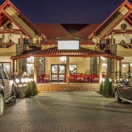 Aranykakas Etterem Es Panzio Bed & Breakfast Sîndominic Екстериор снимка