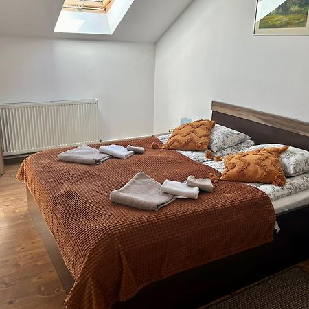 Aranykakas Etterem Es Panzio Bed & Breakfast Sîndominic Екстериор снимка