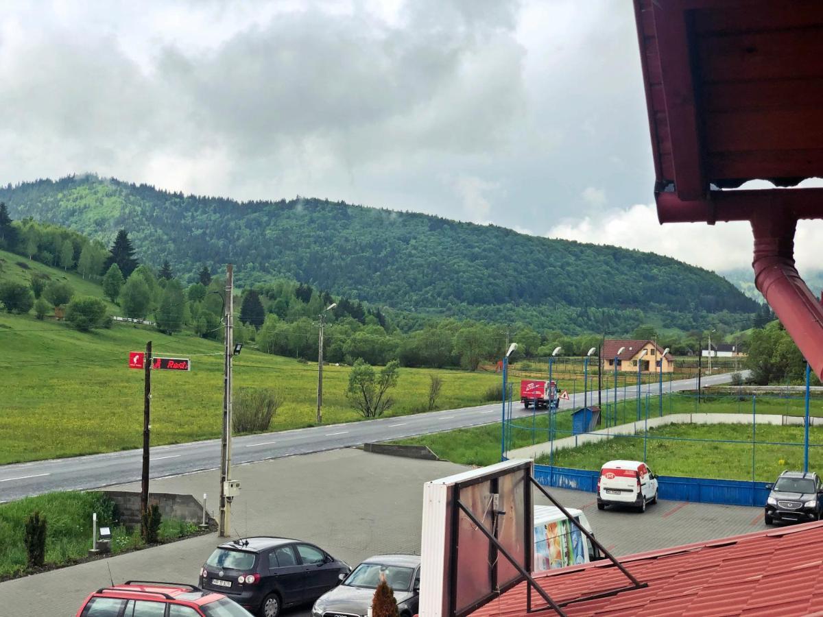 Aranykakas Etterem Es Panzio Bed & Breakfast Sîndominic Екстериор снимка