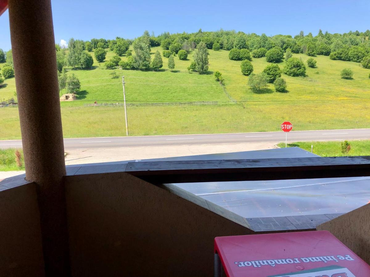 Aranykakas Etterem Es Panzio Bed & Breakfast Sîndominic Екстериор снимка
