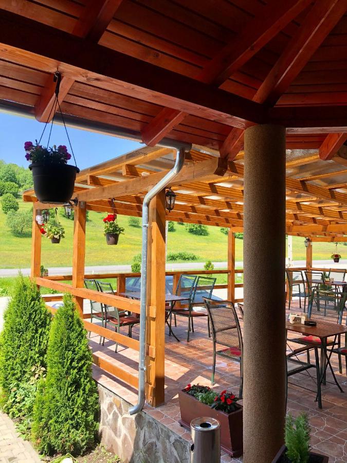 Aranykakas Etterem Es Panzio Bed & Breakfast Sîndominic Екстериор снимка